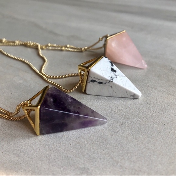 ❗️LAST❗️Quartz Crystal Pyramid Necklace - Picture 5 of 8
